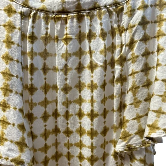 a.n.a Cream and Gold Flutter Sleeve Blouse - Picture 3 of 4